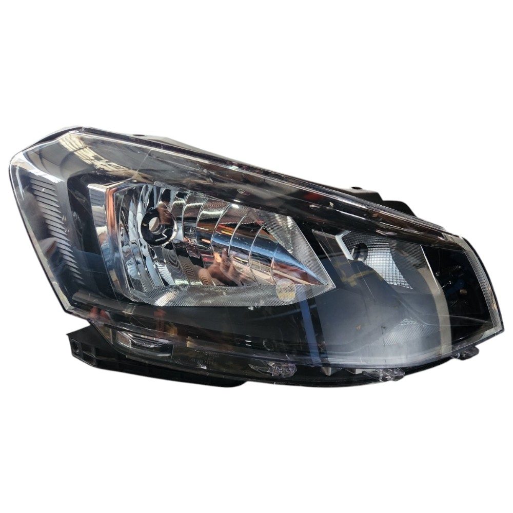 Farol Direito Volkswagen Gol G7 Voyage G7  Saveiro G7 2018 2