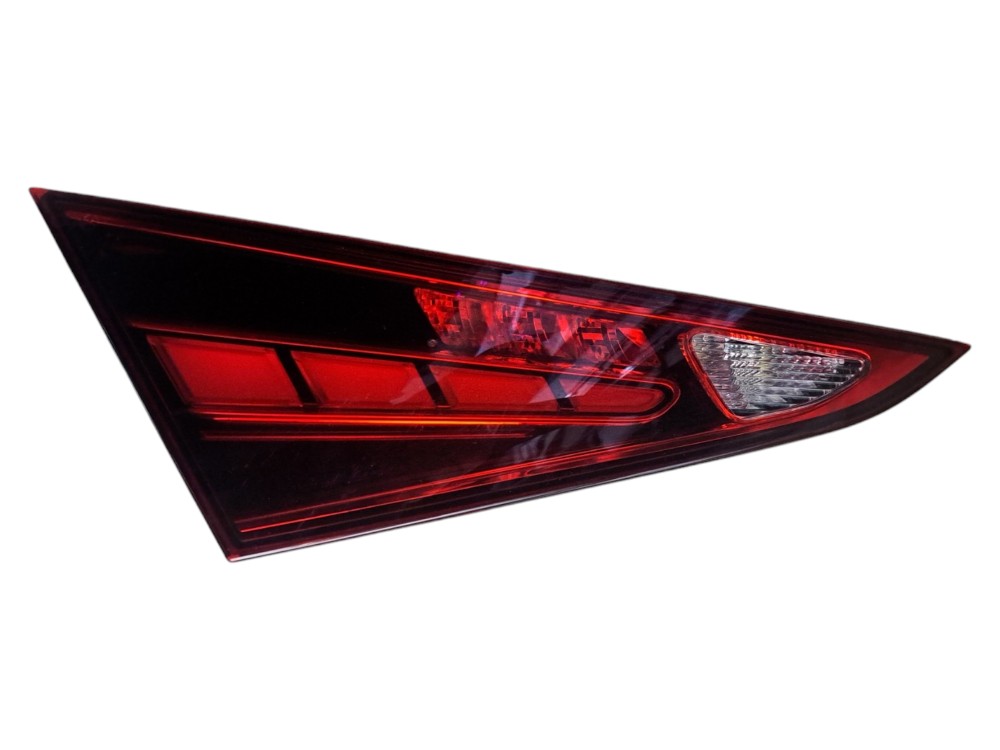 Lanterna Tampa Esquerda Mercedes C180 W206 2022 Usada 1