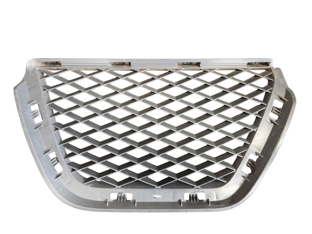 Grade Parachoque Dianteiro Direito Mitsubishi Pajero Tr4 1