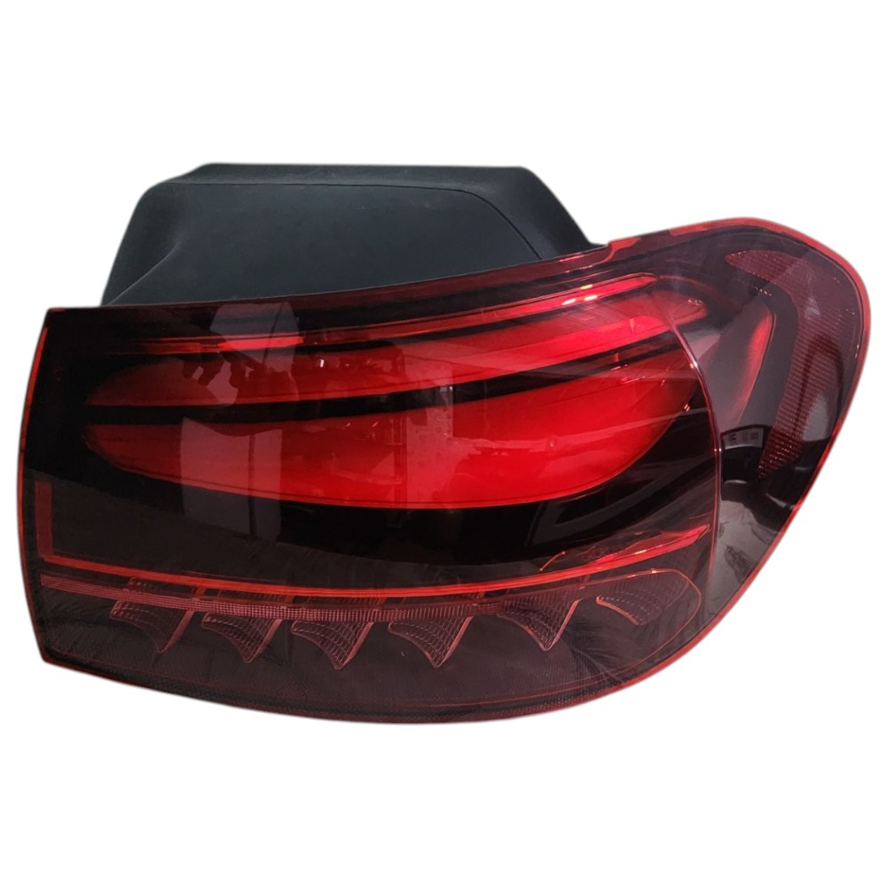 Lantena Direita Mercedes Gla 2024 Vermelha 7