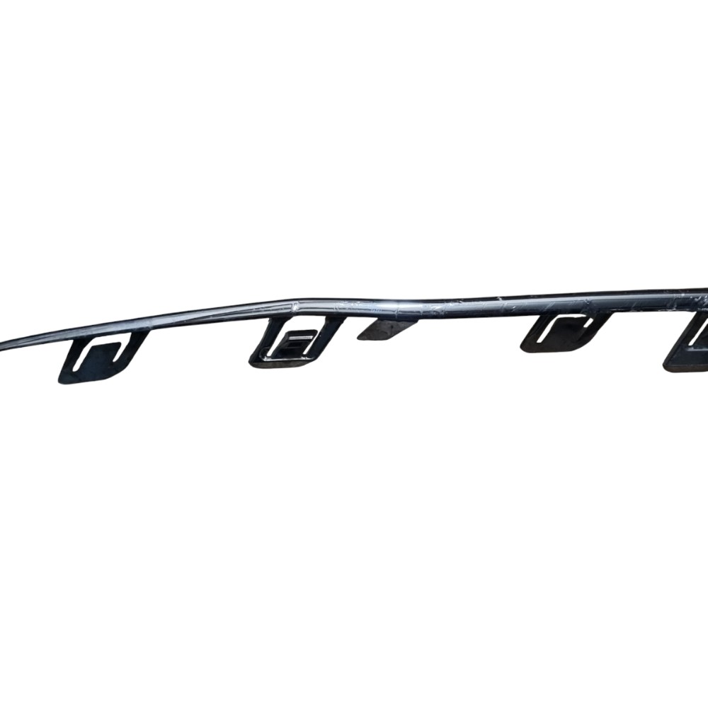 Friso Inferior Direito Mercedes C200 W206 Com Detalhe Preto Preto Fosco 1