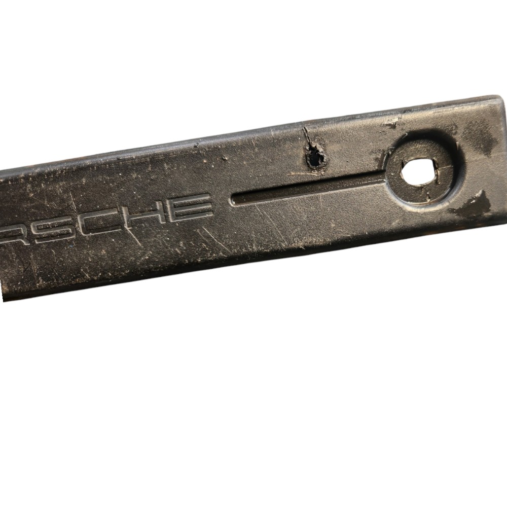 Suporte Placa Porsche Cayenne 2012 Preto 3