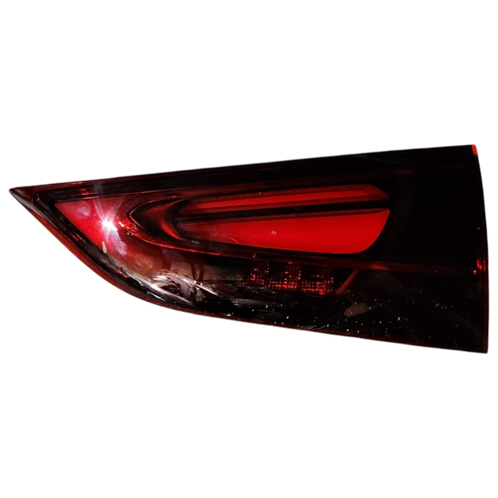 Lanterna Direita Tampa Mercedes Gla 2024 Direito/passageiro Vermelho 1
