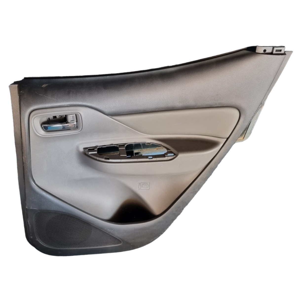Forro De Porta Traseira Direita Mitsubishi L200