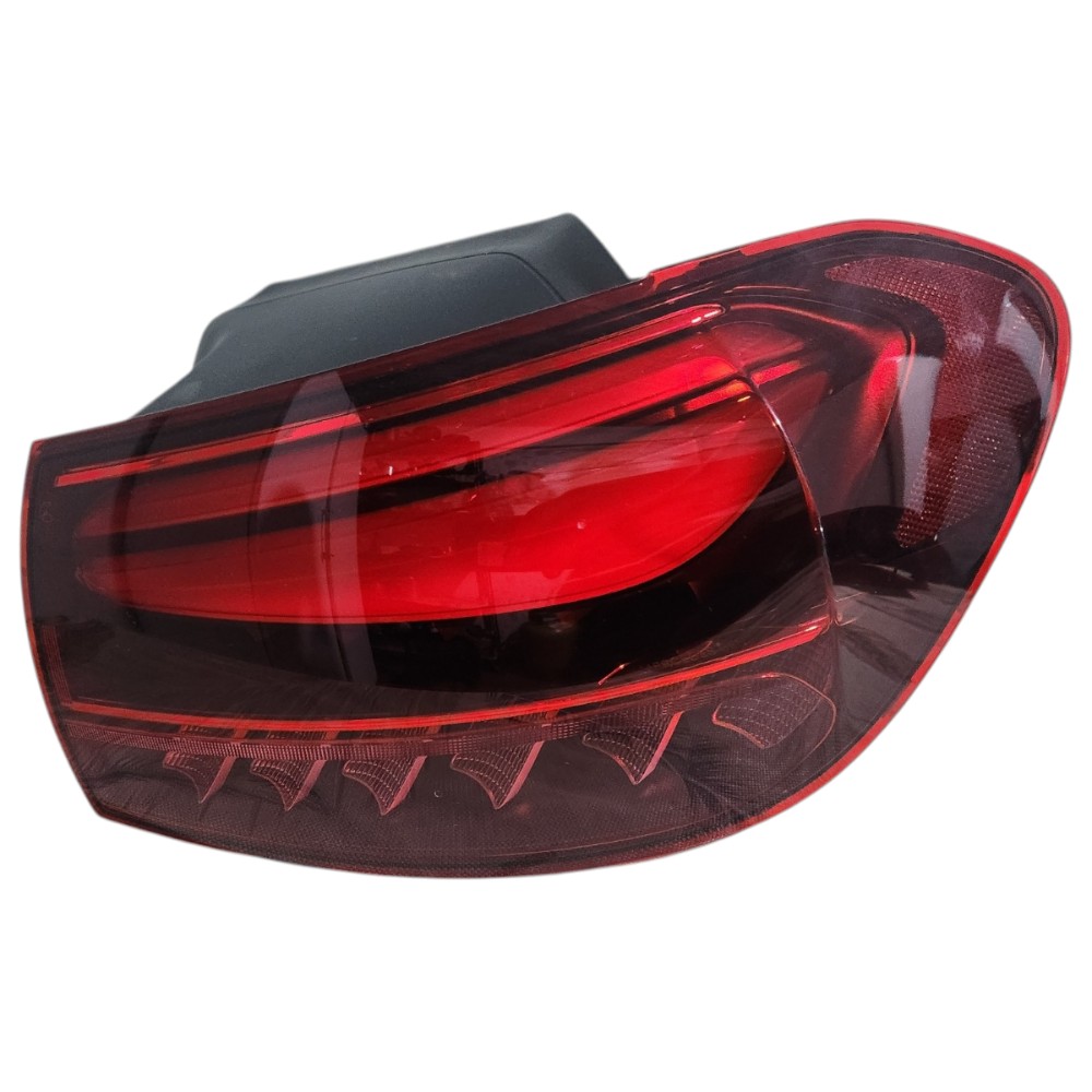 Lantena Direita Mercedes Gla 2024 Vermelha 3