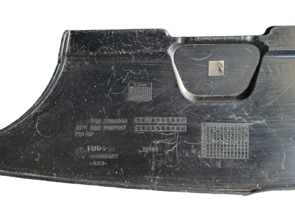 Guia Defletor Inferior Parachoque Traseiro Bmw 528i Sedan 5