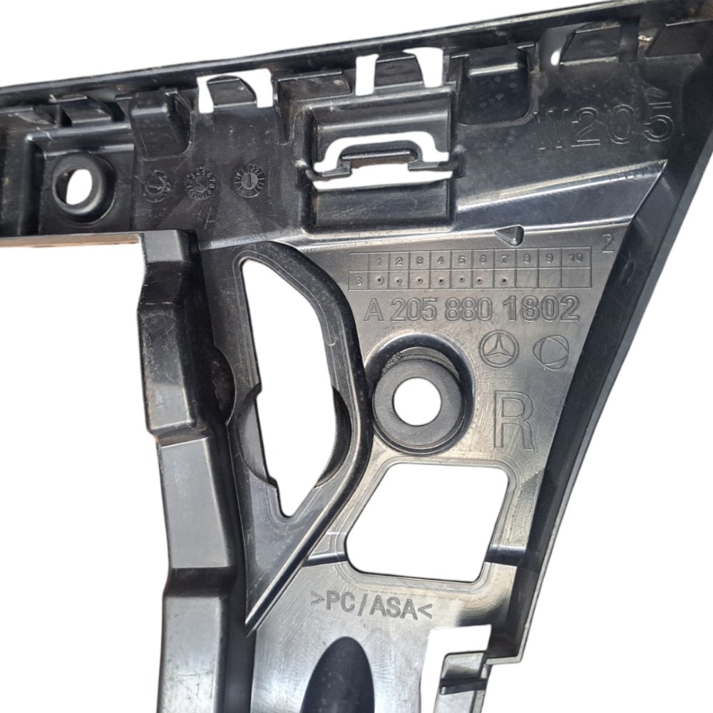 Suporte Parachoque Traseira Direito Mercedes C180 C200 2015 2