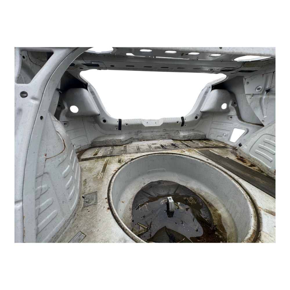 Traseira Baixa recorte Vw voyage G5 2009 2012 Original usado 5