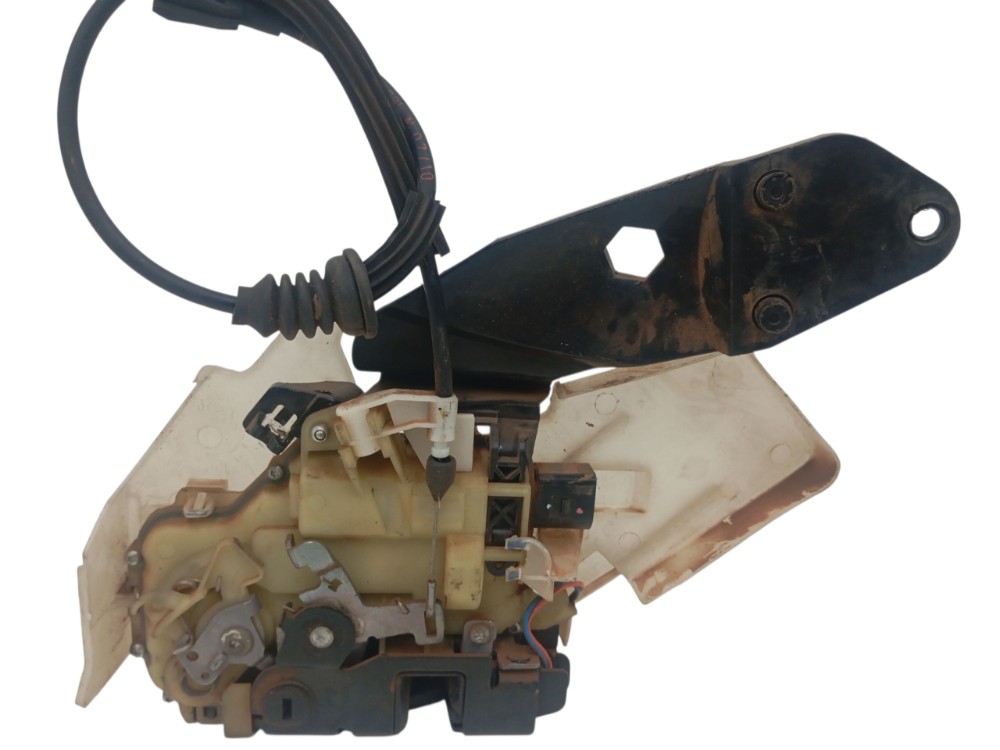 Fechadura porta traseira esquerda Volkswagen Golf 2005/10 4