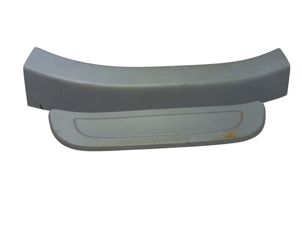 MOLDURA SOLEIRA TRASEIRA DIREITA TOYOTA COROLLA 2012 3