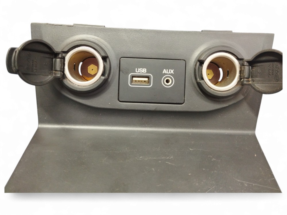 Acabamento Central Usb Hyundai Creta 2019 Original 3
