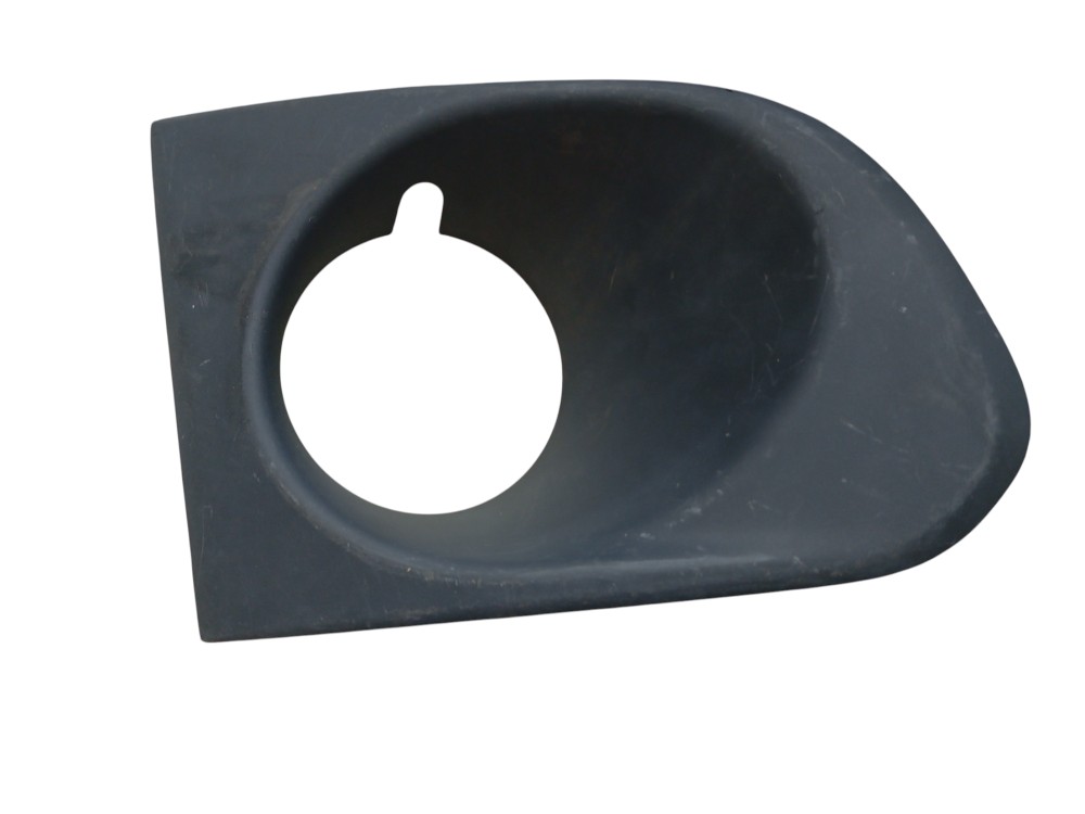 MOLDURA DO FAROL DE MILHA DIREITO CHEVROLET TRACKER 2014/16 1