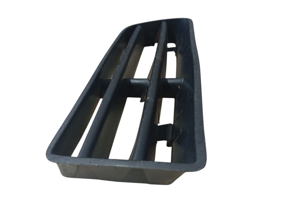 Moldura Grade Inferior Milha Para-choque Direito Vw Golf 99 3