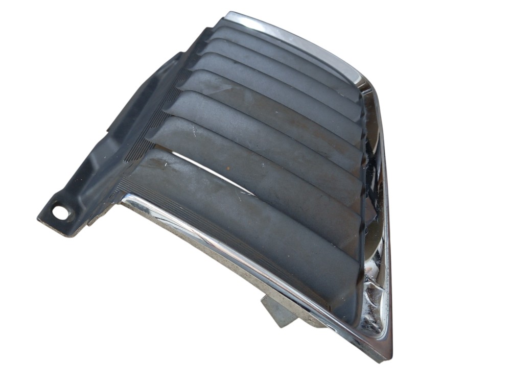 Grade Para-choque Dianteiro Direito Radiador L200 Triton 07 3