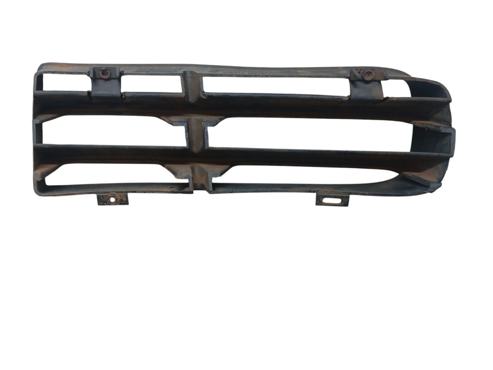 Moldura Grade Inferior Milha Para-choque Direito Vw Golf 99 4