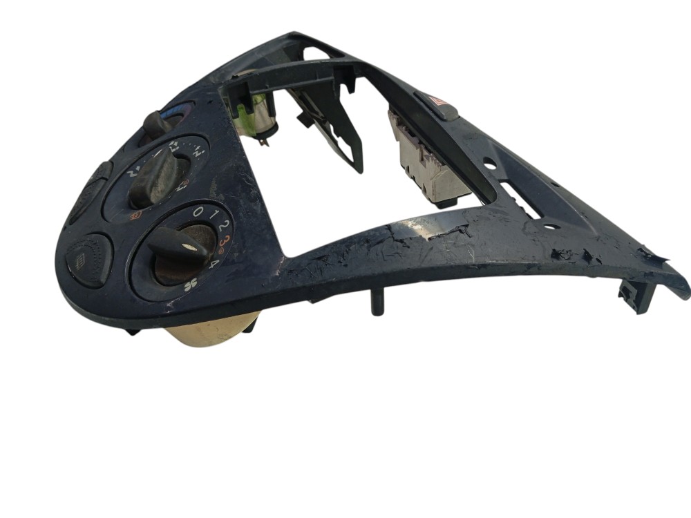 Moldura Painel Comando De Ar Condicionado Ford Focus 2001/06 2