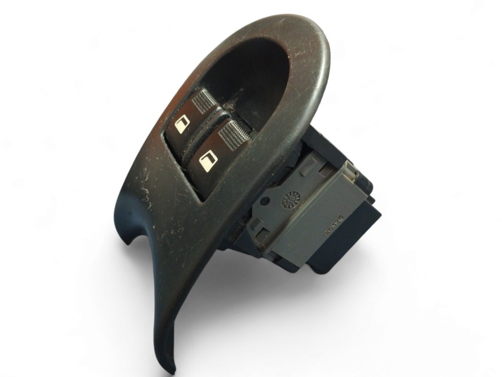 MOLDURA BOTAO VIDRO ELETRICO TRASEIRO L/E CITROEN C3 2003-12 4