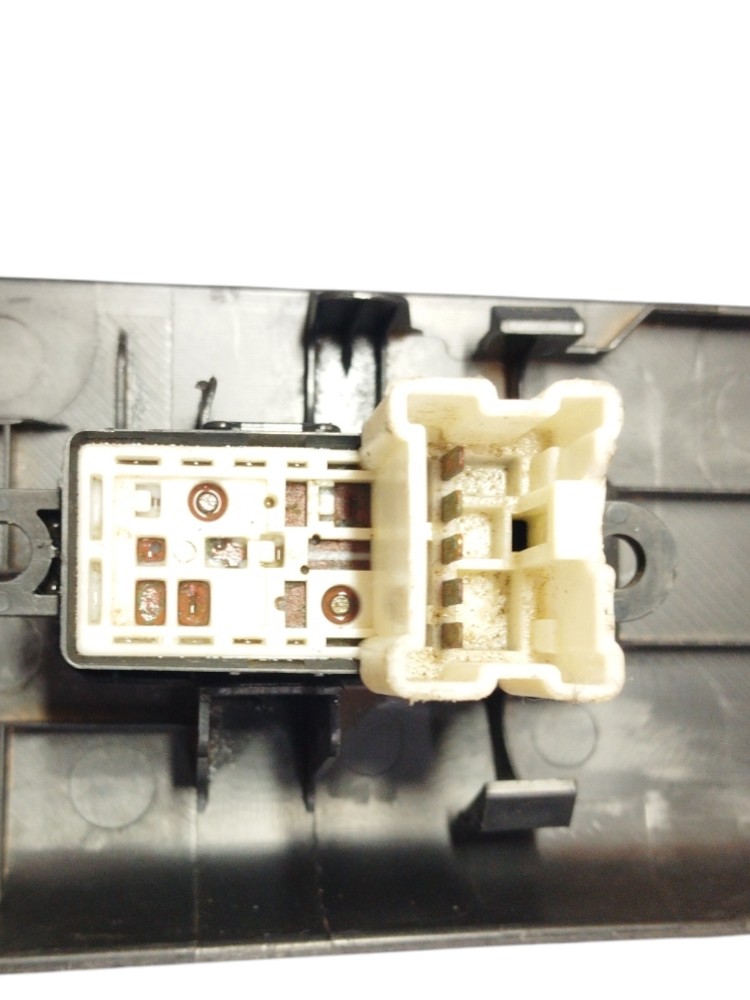 COMANDO BOTAO VIDRO ELETRICO DIANTEIRO L/D NISSAN TIIDA 6