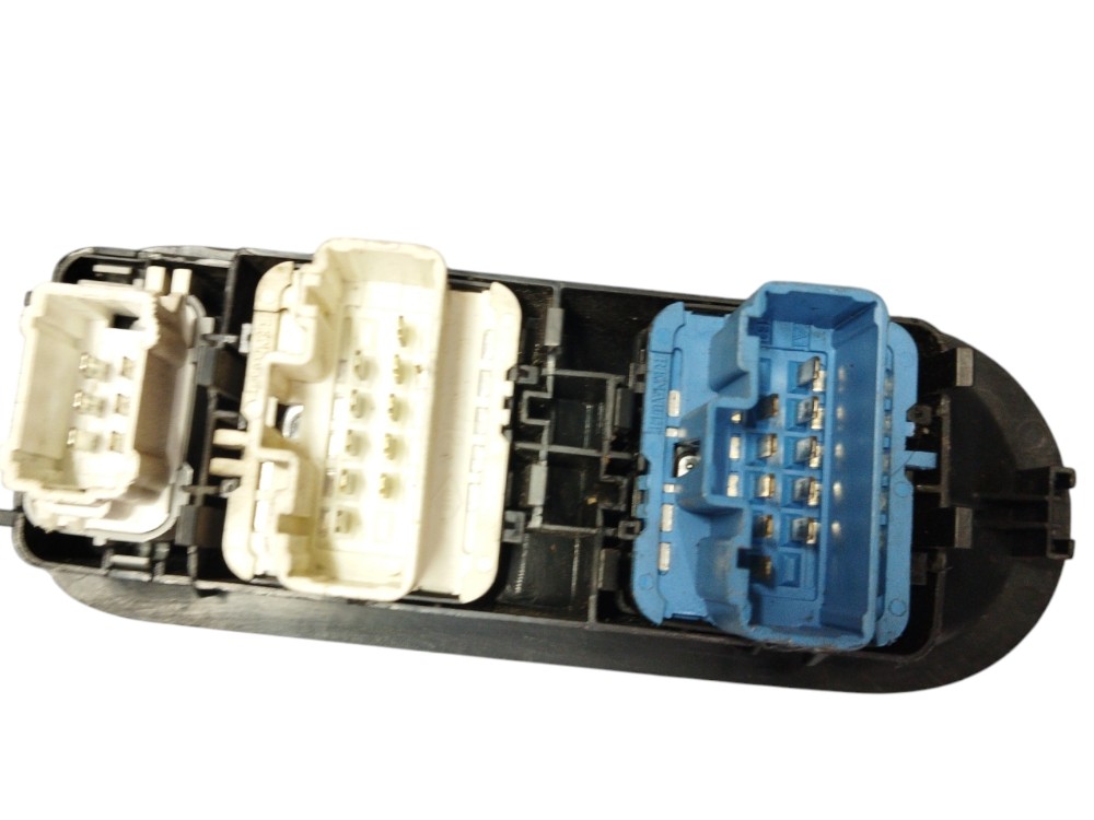 COMANDO BOTÃO VIDRO ELÉTRICO DIANTEIRO L/E  DUSTER 2005/13 5