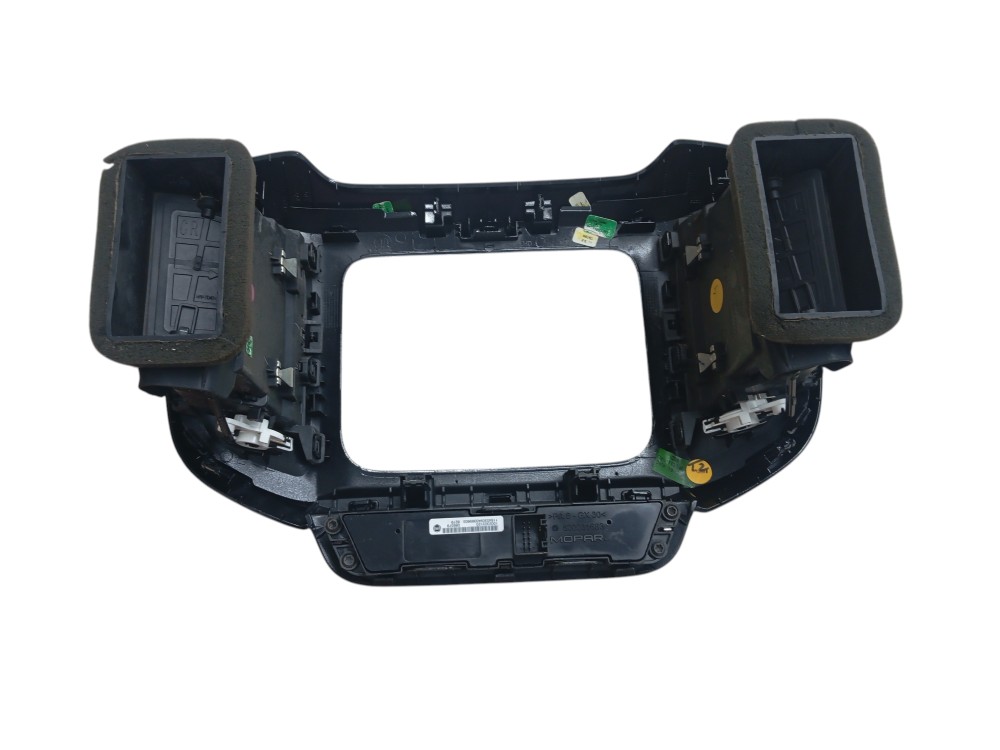 MOLDURA DO PAINEL CENTRAL MULTIMÍDIA FIAT TORO 2016/21 4