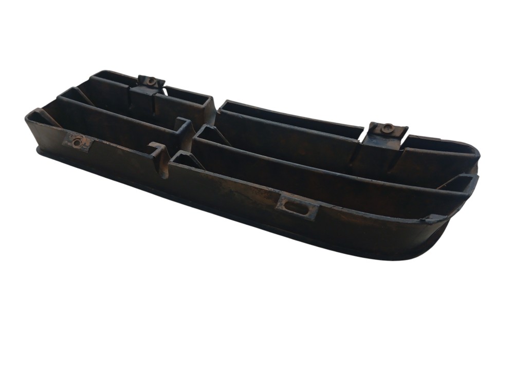 Moldura Grade Inferior Milha Para-choque Direito Vw Golf 99 5