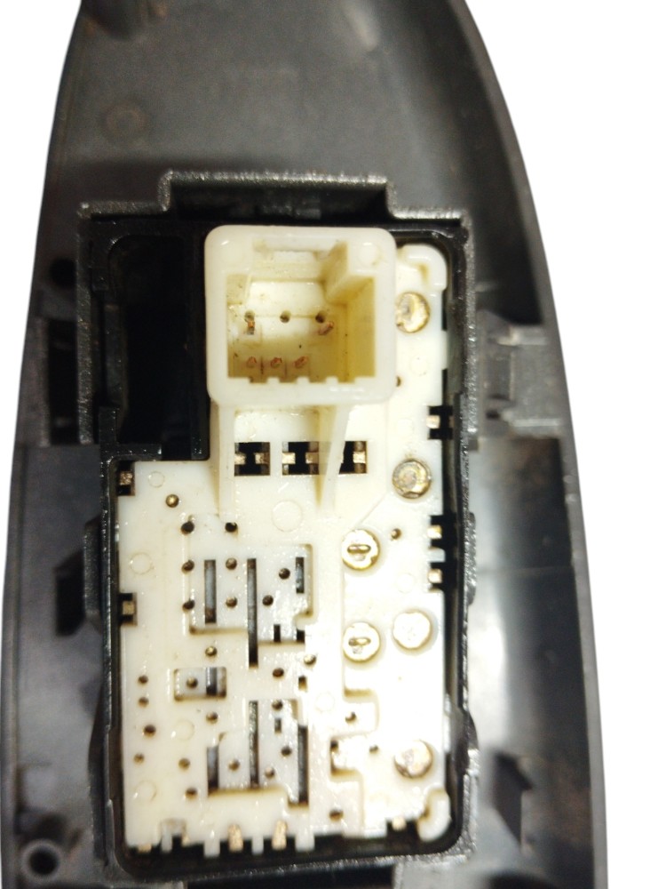 COMANDO BOTAO VIDRO ELETRICO TRASEIRO L/D TOYOTA COROLLA 5