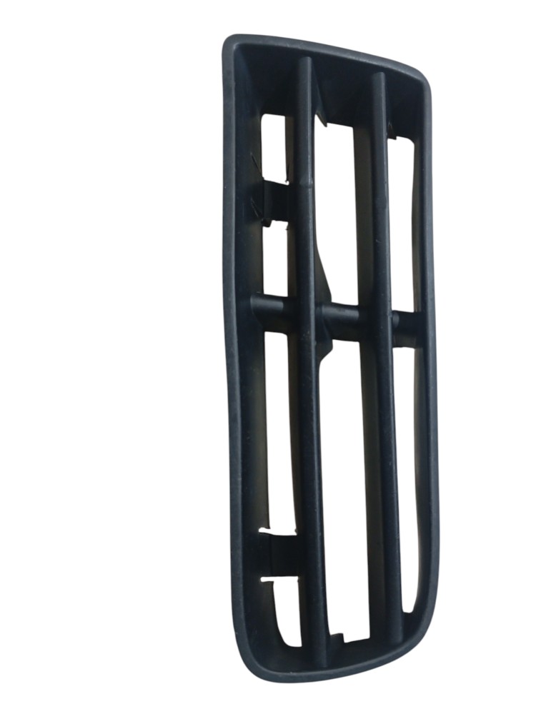 Moldura Grade Inferior Milha Para-choque Direito Vw Golf 99 2