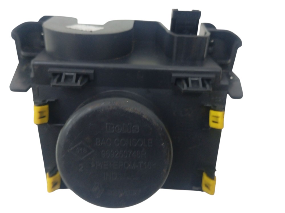 Porta copo Tomada 12v Console Renault Captur 2018 6