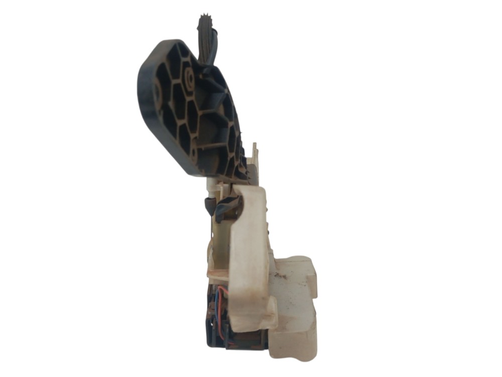Fechadura porta traseira esquerda Volkswagen Golf 2005/10 3