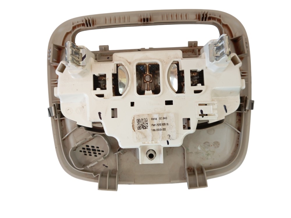 LUZ DE TETO CORTESIA GM ONIX SEDAN 2025 5