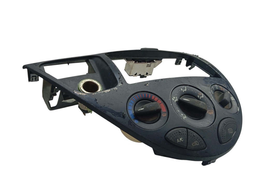 Moldura Painel Comando De Ar Condicionado Ford Focus 2001/06 3
