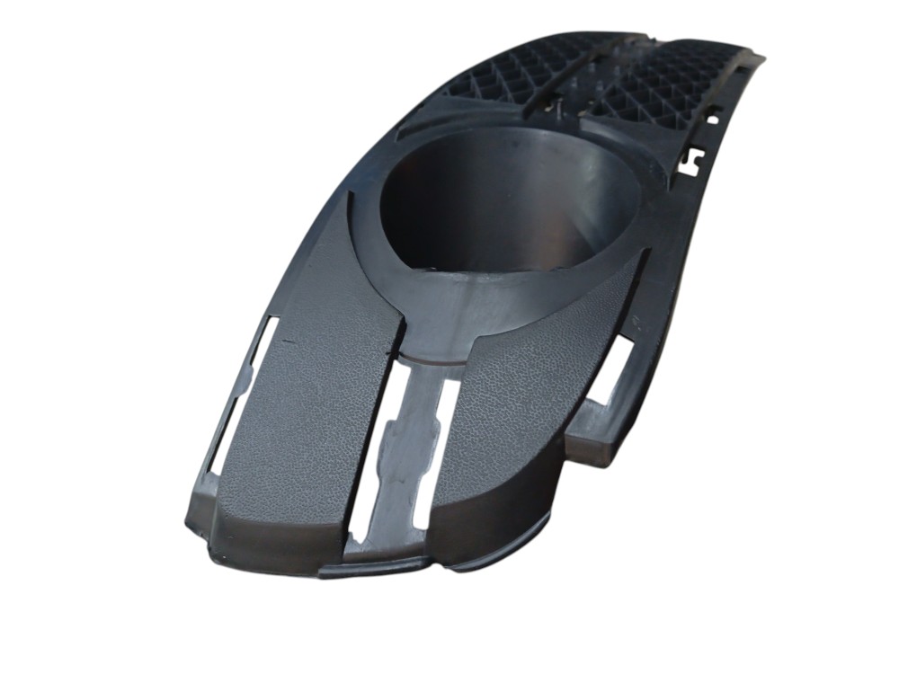 Moldura Da Grade Inferior Para-choque Direito Vw Saveiro 02 4
