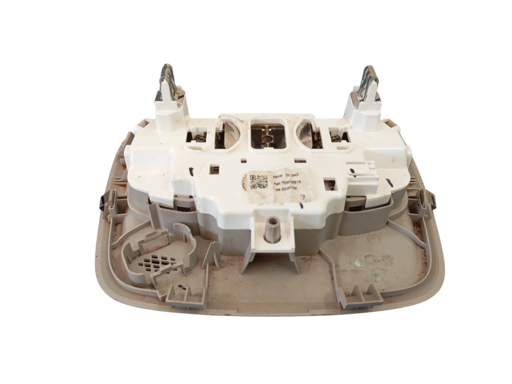 LUZ DE TETO CORTESIA GM ONIX SEDAN 2025 3