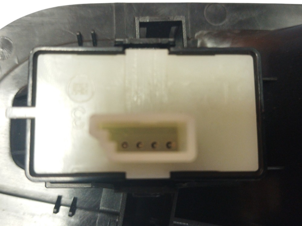COMANDO BOTAO VIDRO ELETRICO TRASEIRA L/D FIAT ARGO 20/23 6