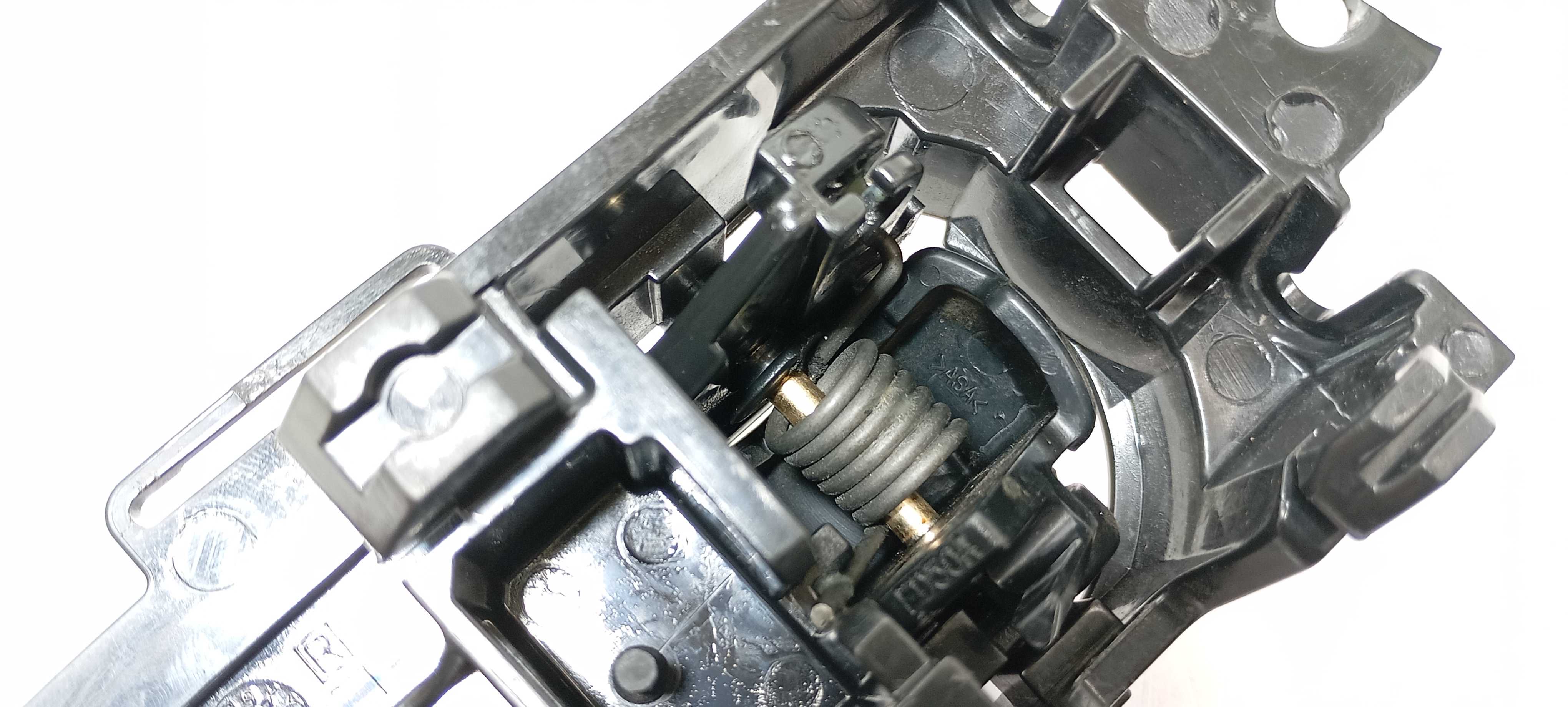 Maçaneta Interna Traseira D. Nissan Tiida Sedan 1.8 12 V2305 Preto Traseira 8