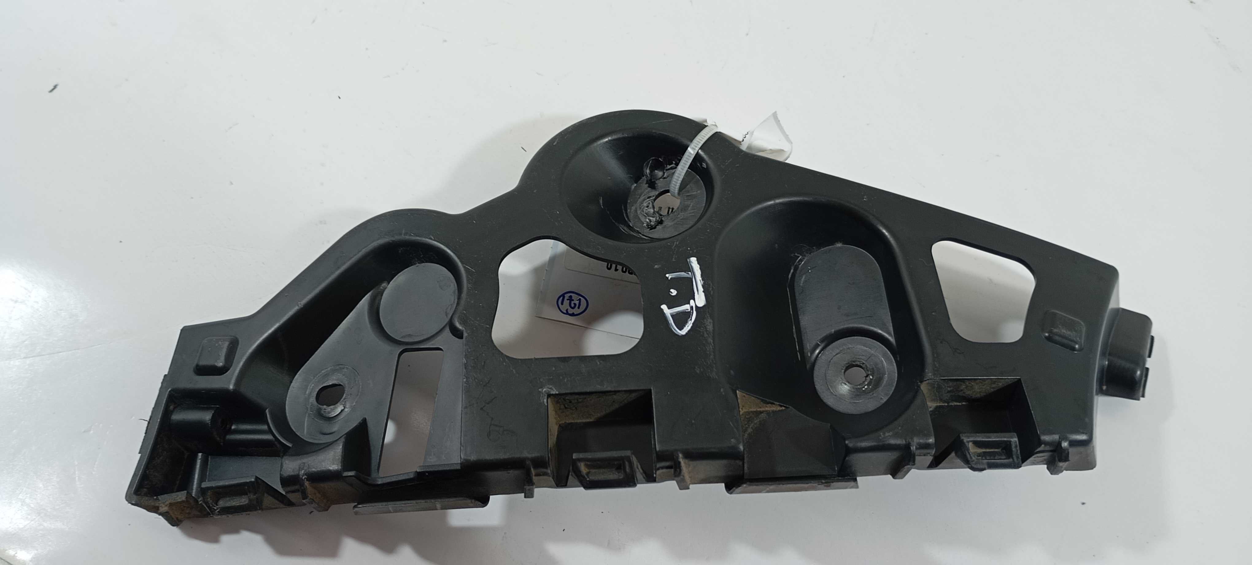 Guia Parachoque Tras Dir Renault Sandero 1.0 2020 821352067 1