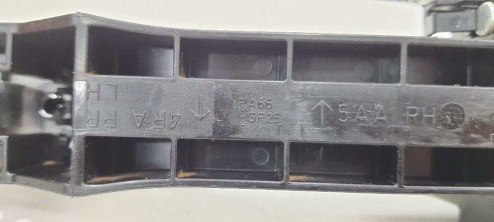 Maçaneta Externa Dianteira Direita Nissan Kicks 2019 Pa66gf2 Branco Dianteira 4