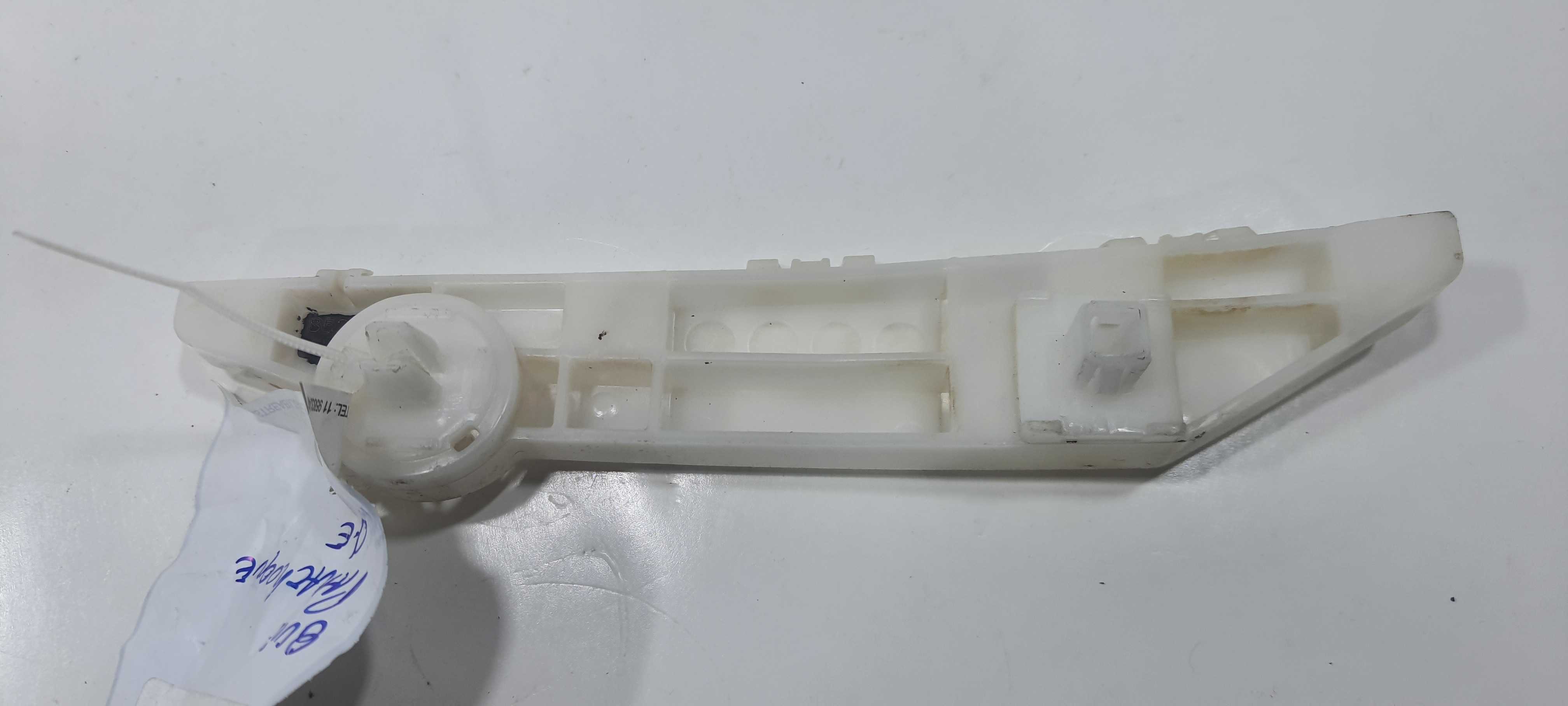 Guia Parachoque Esquerdo Nissan March Sv 1.0 2016 852219leoa 2