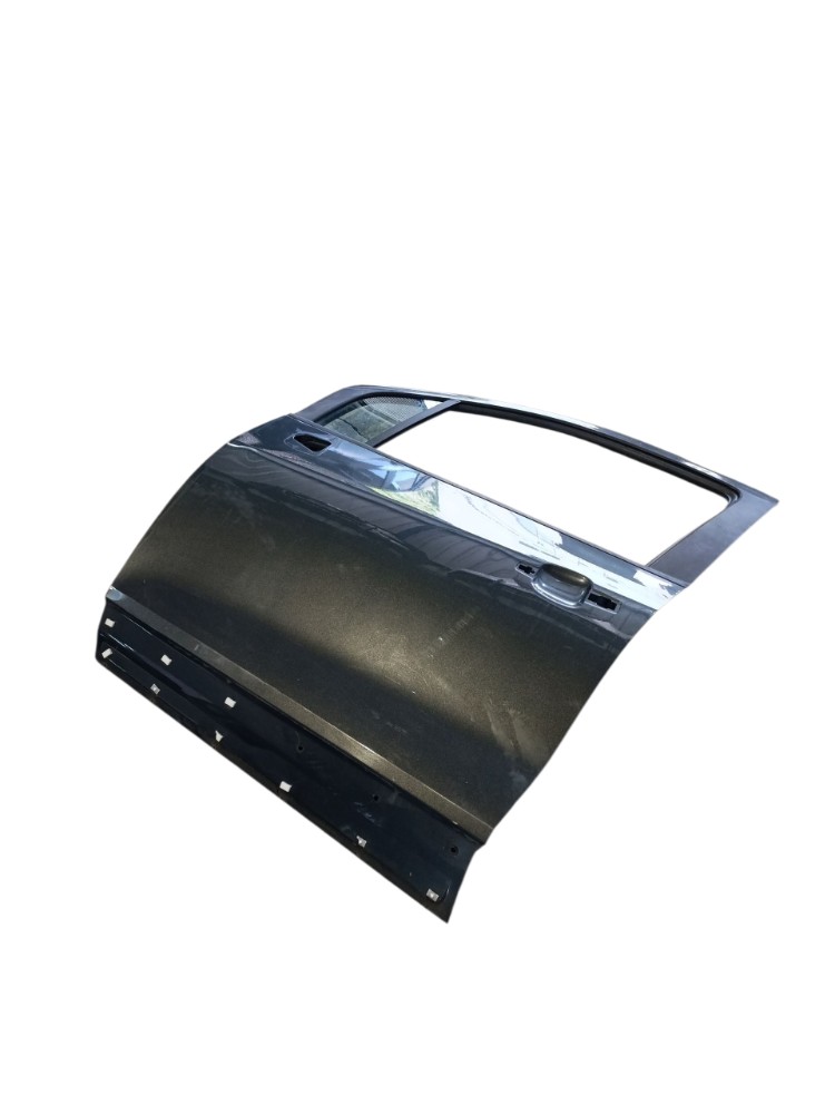 Porta dianteira esquerda Chevrolet tracker lt 2018
