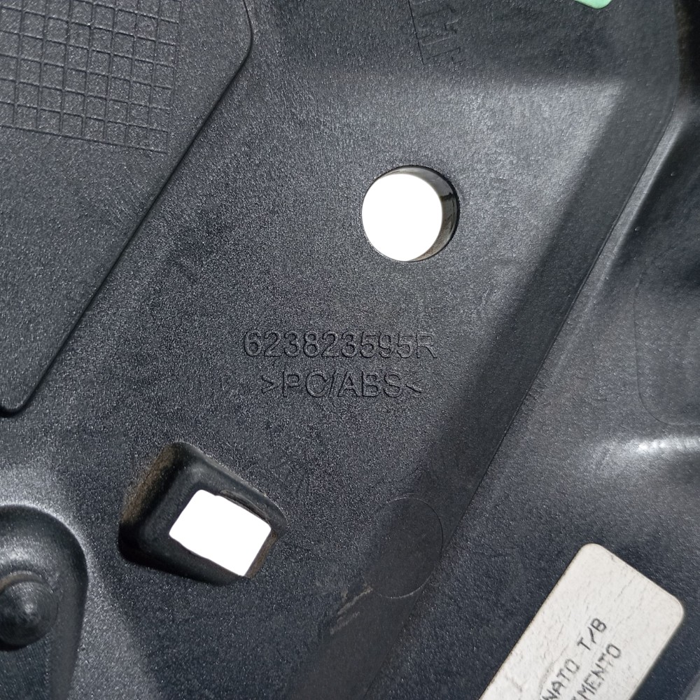 Grade central Renault duster 2012 2019 623823595R 8
