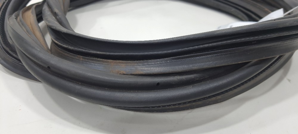 Borracha Porta Malas Gm Onix Activ 1.4 2018 94746851 2