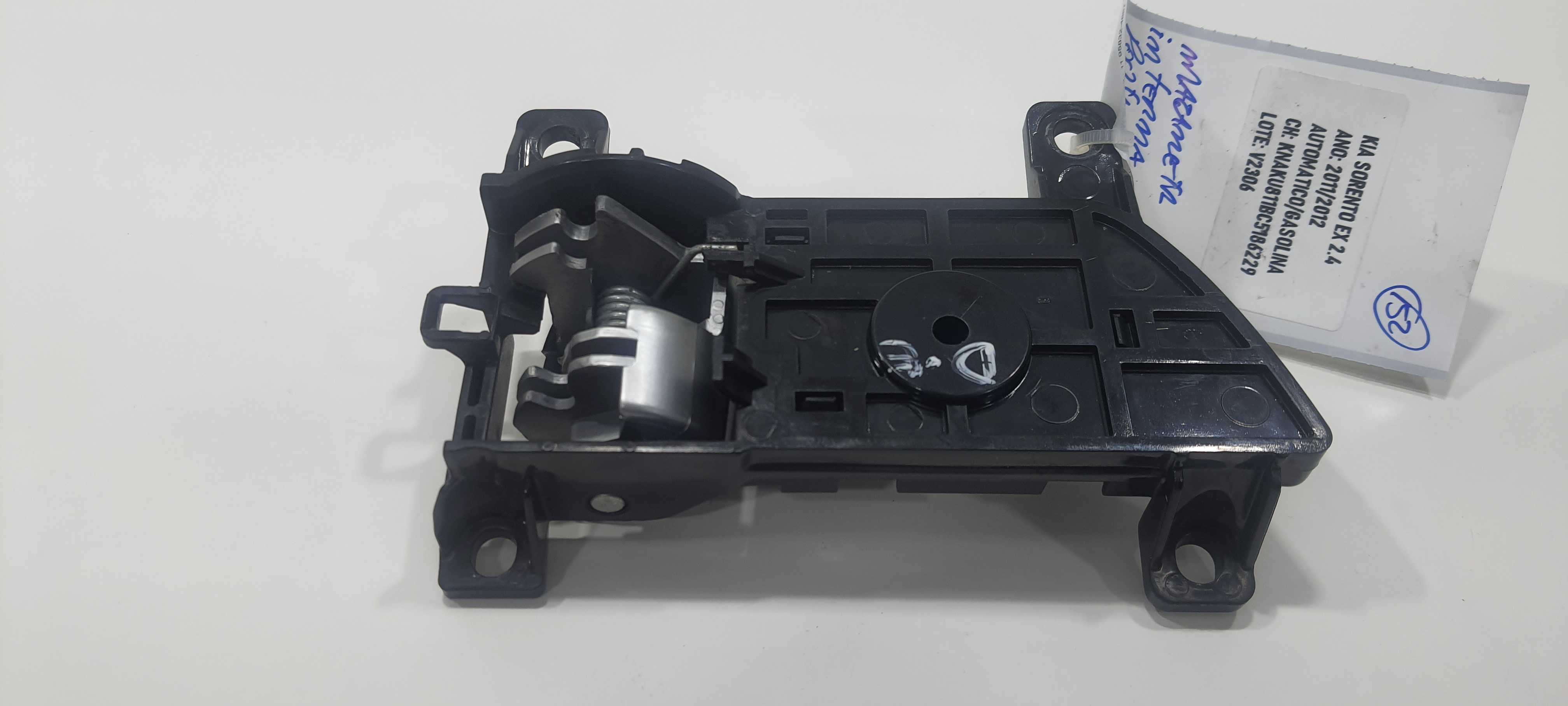 Maçaneta Int Diant Esquerdo Kia Sorento 2.4 2012 826222p000 Preto Dianteira 4