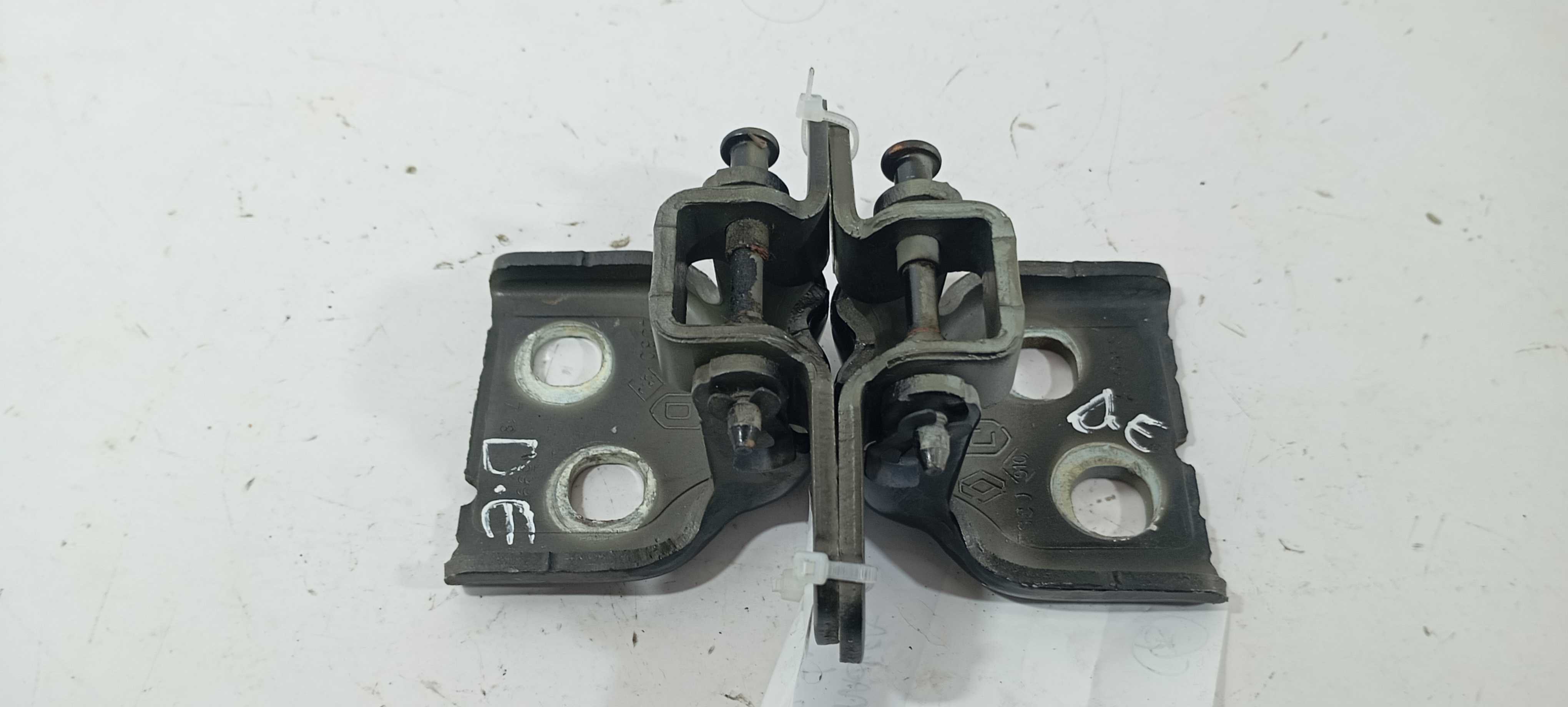 Dobradiça Porta Dianteira Esquerda Sandero 1.0 2019 A59955 2