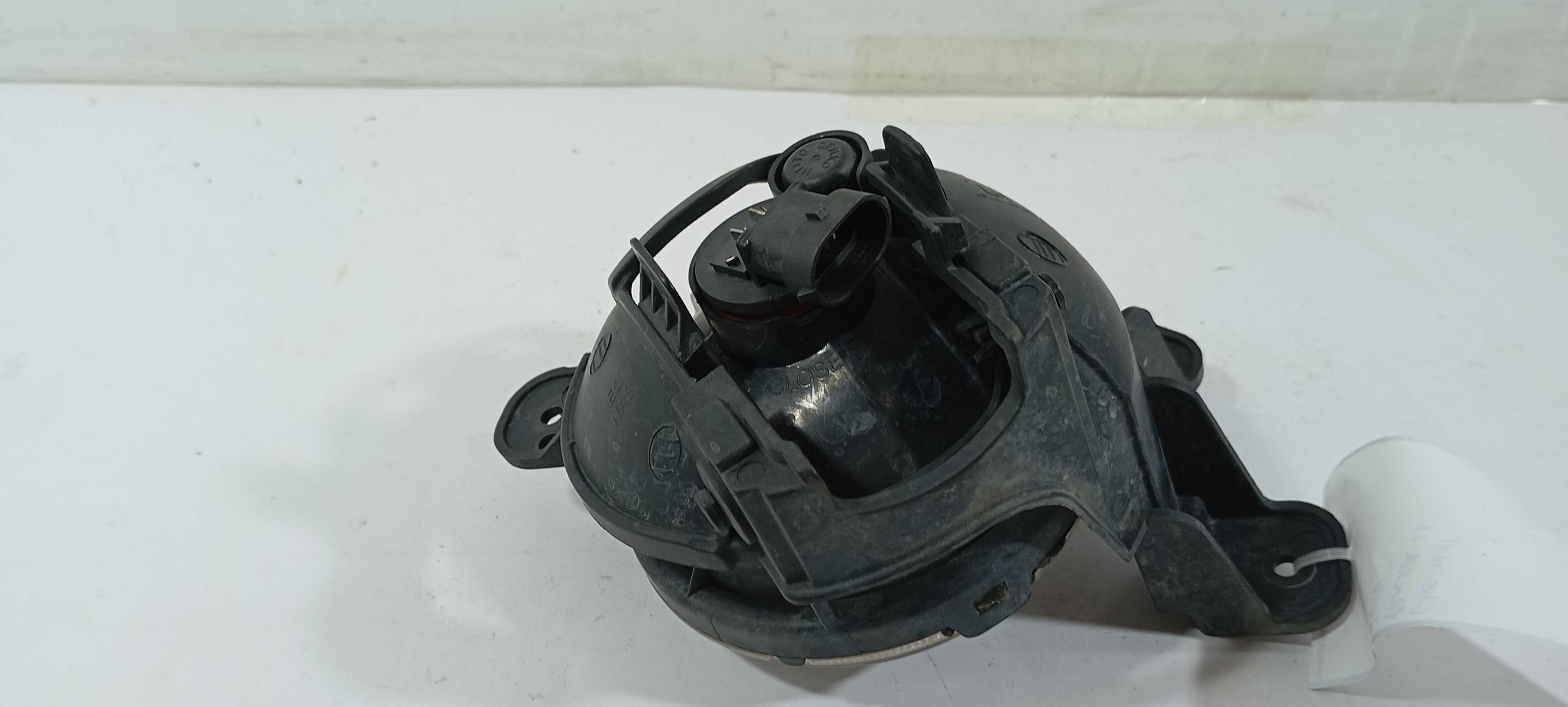 Farol Milha Esquerdo Gm Tracker 1.4 2014 E1312846 Branca 3