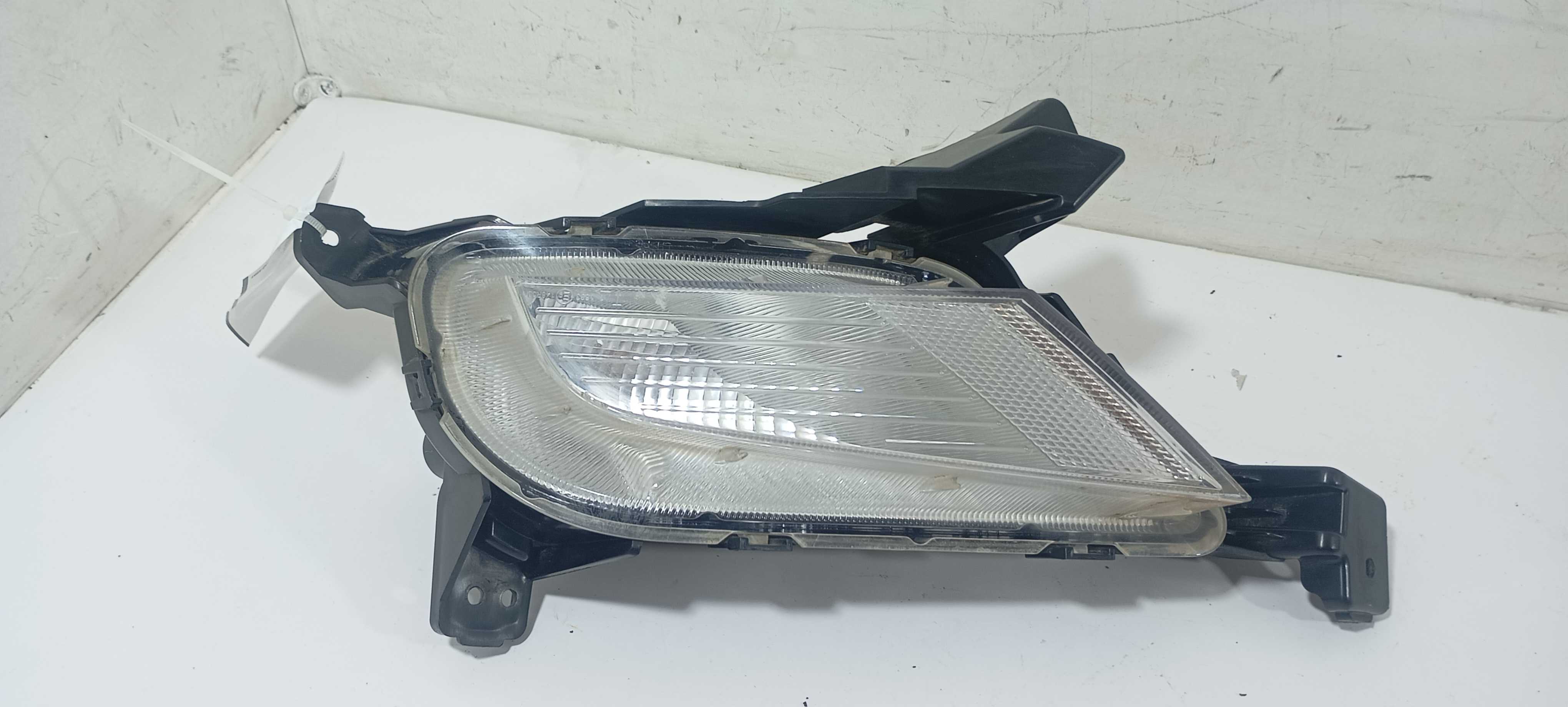 Farol Milha Esquerdo Hb20 Comfort 2023 92303r1500 Branca