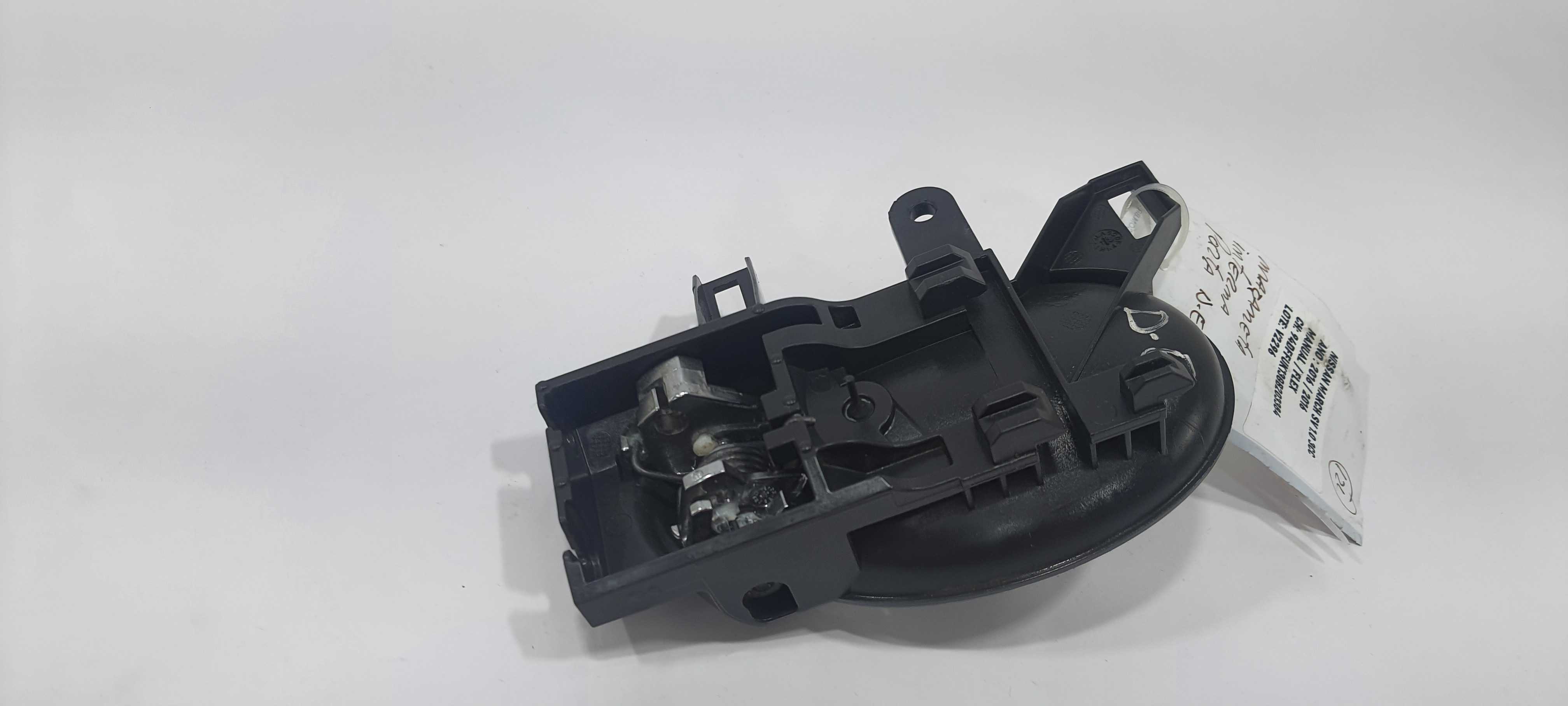 Maçaneta Int Dianteira Esq. Nissan March Sv 1.0 2016 V2296 Preto/cromado Dianteira 1