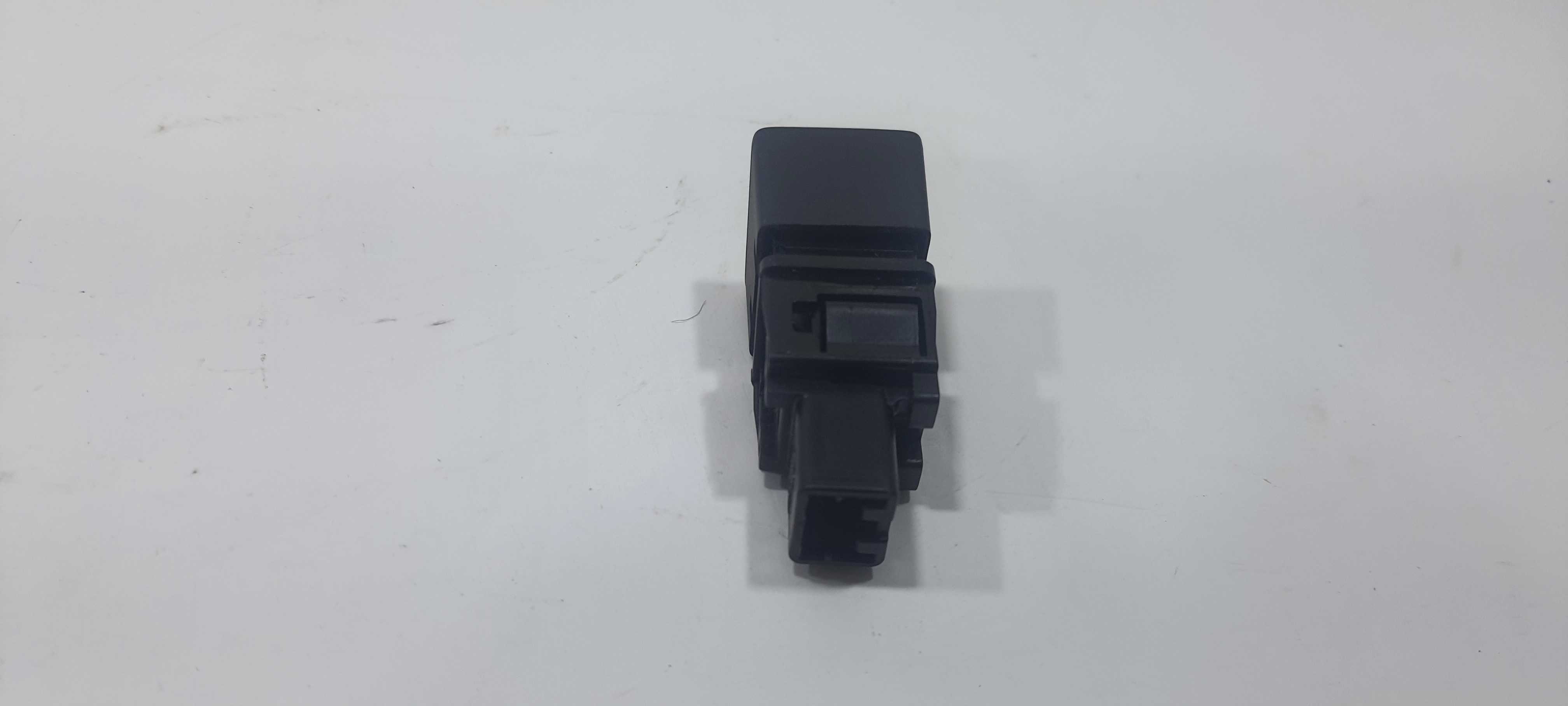 Botão Pisca Alerta Nissan March Sv 1.0 2016 5722k1 Preto 1