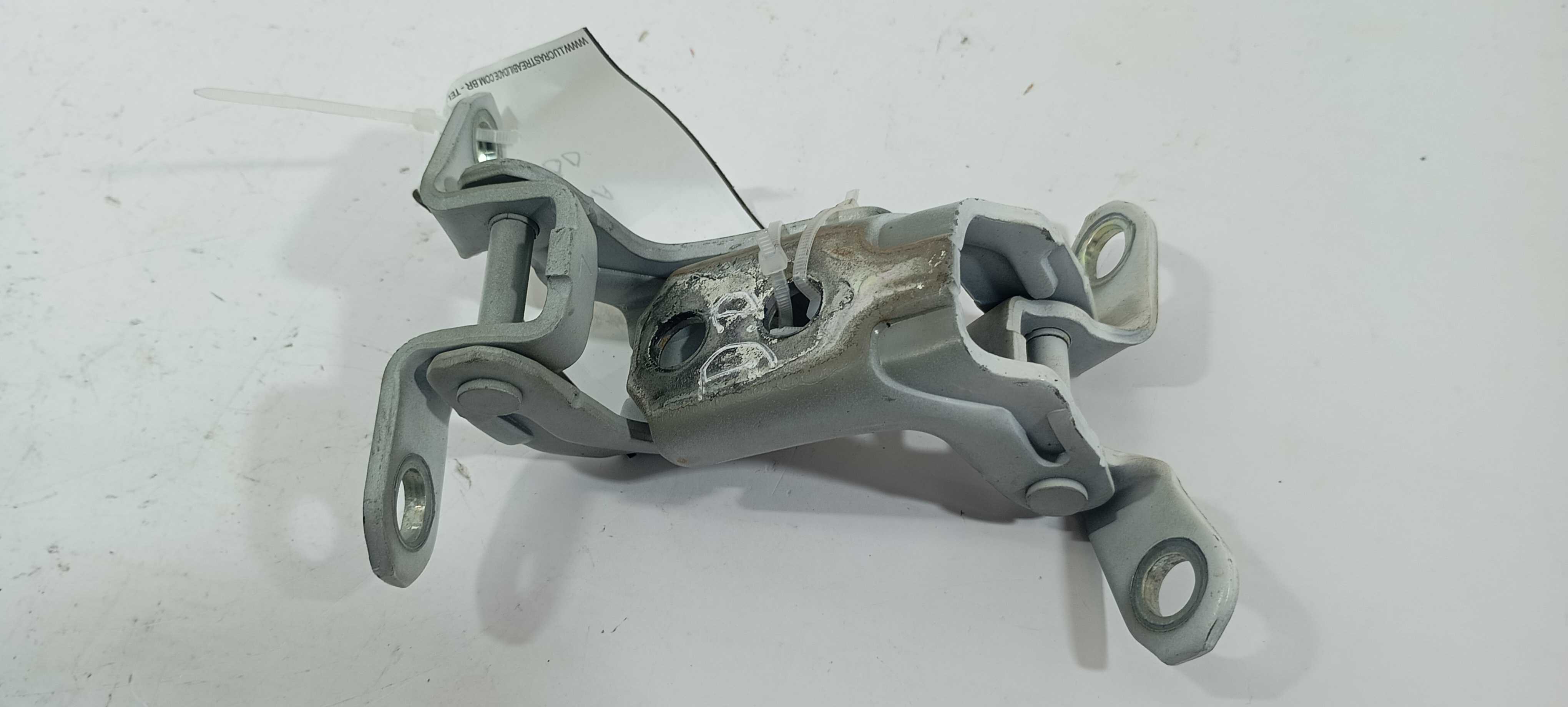 Dobradiça Porta Diant Direita Nissan March 1.0 2019 824201hp 3