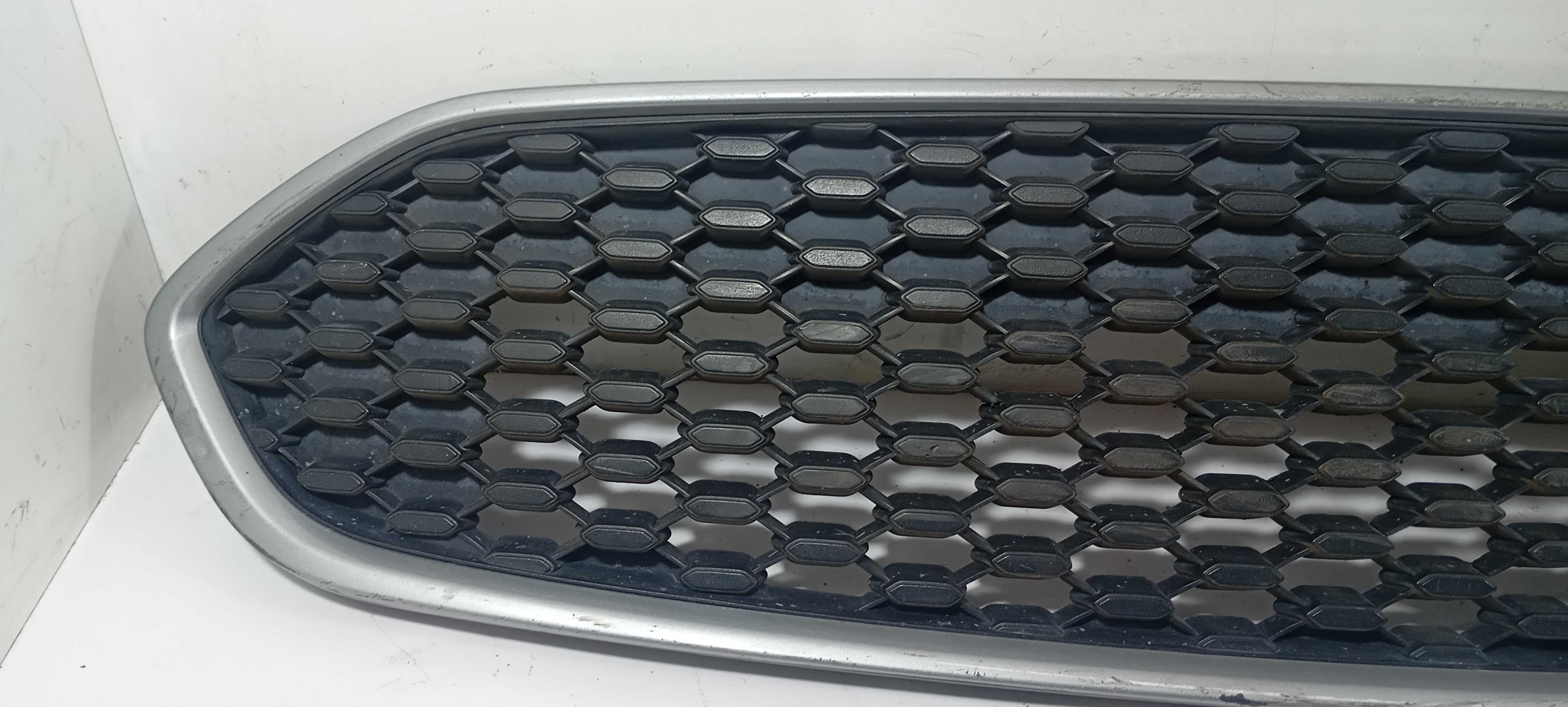 Grade Parachoque Ford Ka 2018 J7bb019a01gb Detalhe Preto 1 3