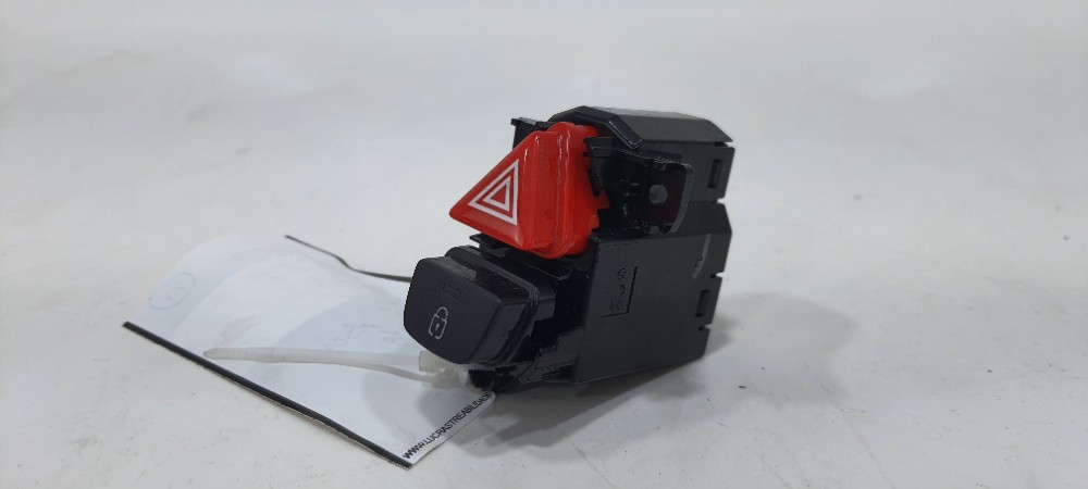 Botão Pisca Alerta Hyundai Hb20 1.0 Ano 2021 W99204659 Preto 3
